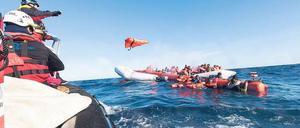 Rettungseinsatz. Allein an einem einzigen Tag Ende Januar wurden 800 Menschen geborgen, die die europäische Küste zu erreichen versuchten. 