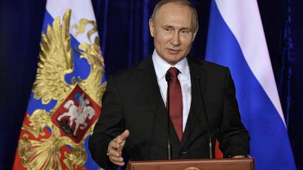 Präsident Wladimir Putin bei einer Preisvergabe an junge Wissenschaftler in Nowosibirsk.