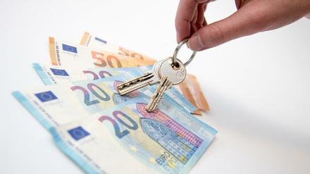 In vielen Mietverträgen ist eine Mietkaution vereinbart. Mieter müssen das Geld aber nicht zwingend auf einmal zahlen. 
