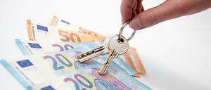 In vielen Mietverträgen ist eine Mietkaution vereinbart. Mieter müssen das Geld aber nicht zwingend auf einmal zahlen. 