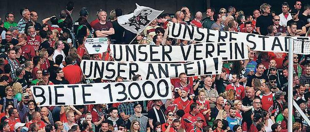 Protest im Stadion. Die Fans der "Roten" demonstrieren oft in dieser Saison.