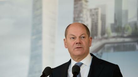 Olaf Scholz (SPD) spricht bei einer Pressekonferenz zum geplanten Bauvorhaben "Elbtower" in der Hamburger Hafencity.
