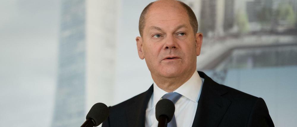 Olaf Scholz (SPD) spricht bei einer Pressekonferenz zum geplanten Bauvorhaben "Elbtower" in der Hamburger Hafencity.