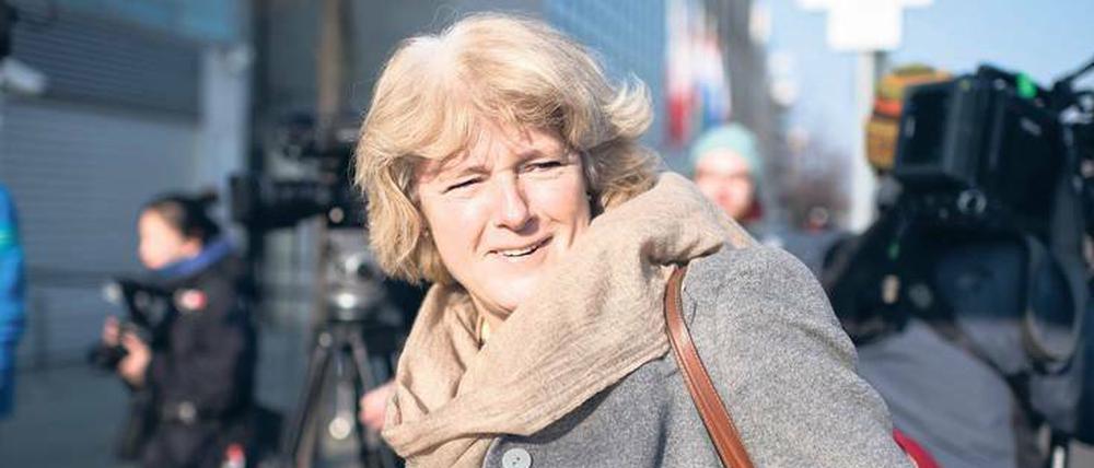In Eile. Monika Grütters.
