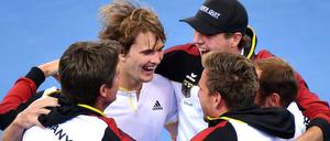 Jubeln geht auch. Nach drei Erstrundenniederlage in Serie steht Deutschland mal wieder im Viertelfinale des Davis-Cups.