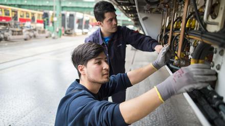 Integration durch Arbeit. SPD und Union wollen weitere Hürden für Geflüchtete abbauen. 