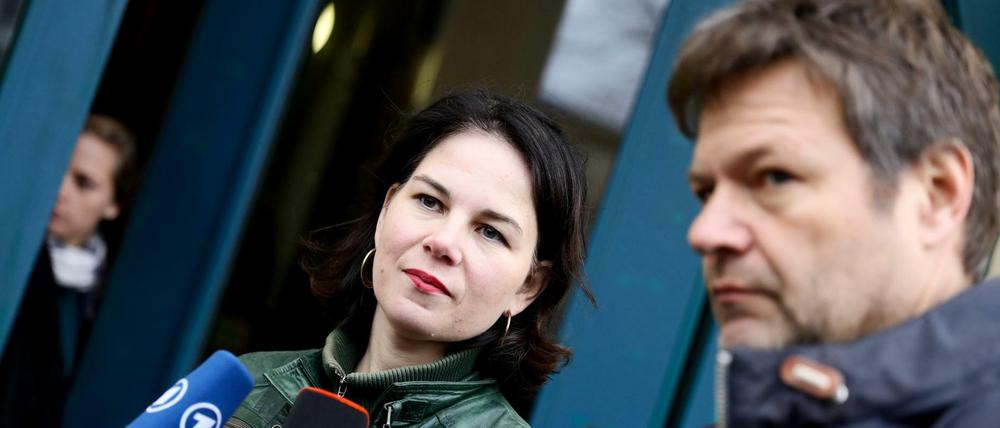Die Grünen-Chefs Annalena Baerbock und Robert Habeck kritisieren die Groko - aber nicht nur.