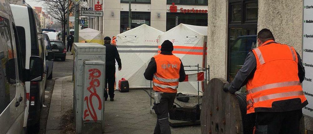 Seit mehr als 24 Stunden repariert die Telekom die durchtrennten Kabel.