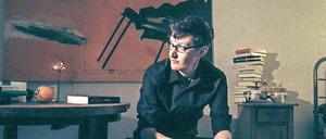 Linus Giese lebt in Berlin und schreibt auf seinem Blog "Buzzaldrins Bücher" über Literatur und seine persönlichen Erfahrungen.