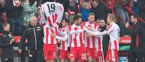 Grenzenloser Jubel. Die Profis des 1. FC Union beendeten am Samstag ihre lange Negativserie. 