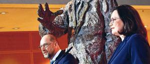 Der scheidende SPD-Chef Martin Schulz und die designierte Parteivorsitzende Andrea Nahles machen es den Anhängern ihrer Partei zurzeit nicht einfach.