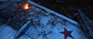 Rebellen haben ein russisches Kampfflugzeug abgeschossen.