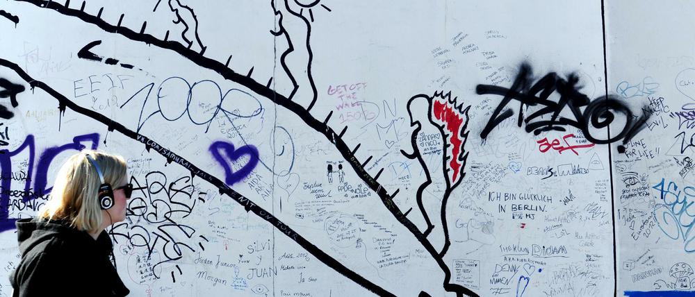 Die East Side Gallery ist das längste noch erhaltene Teilstück der Berliner Mauer an der Mühlenstraße zwischen Ostbahnhof und Oberbaumbrücke. 