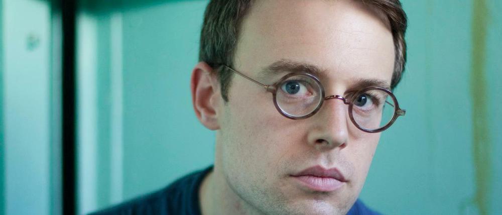 Schreiben über das Lesen. Der Schriftsteller Joshua Cohen stellt Internetästhetik und das Medium Buch einander gegenüber.