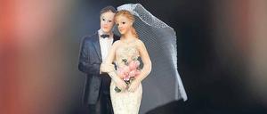 Eheglück, hier auf einer Hochzeitstorte. Doch vor das Jawort haben die Götter in Berlin die Geduldsprobe gesetzt.