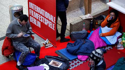 Kuschelkino. Manche stellen sind bei der Berlinale auf alles vorbereitet - das gilt besonders für den Ticketvorverkauf.