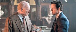 Böser, alter Mann. J. Paul Getty (Christopher Plummer) verhandelt mit dem Ex-CIA Agenten Fletcher Chase (Mark Wahlberg). 