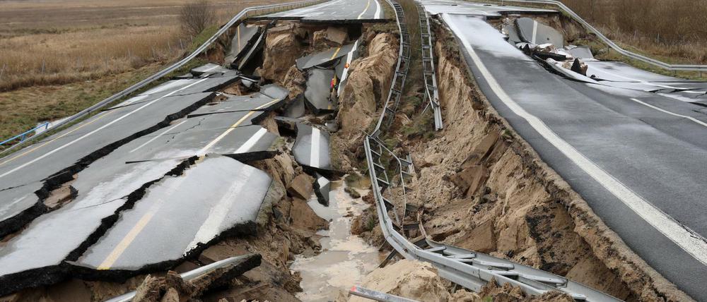 Auf der A20 bei Tribsees ist nun auch die zweite Fahrbahn weggebrochen