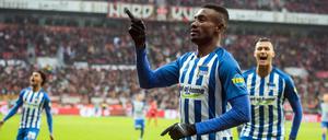 Die Vorentscheidung. Salomon Kalou bejubelt seinen Treffer zum 2:0. 