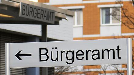 Hinweisschild zum Bürgeramt.