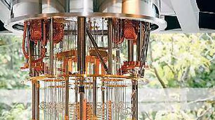 Quantensprung. Auch Firmen wie IBM entwickeln schon Computer, die nicht nur mit 0 und 1 sondern auch Zahlen dazwischen rechnen können. Foto: IBM