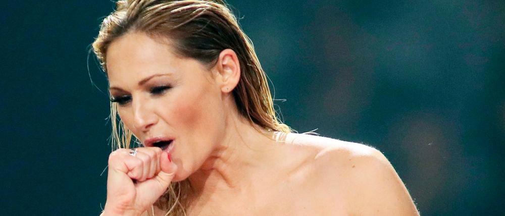 Leichtes Hüsteln von Helene Fischer am Rande der ARD-Sendung "Schlagerchampions" im Januar.