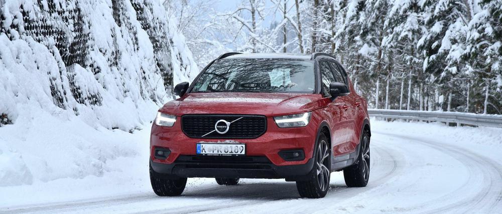 Markante Front, dominiert vom wuchtigen Kühlerrahmen