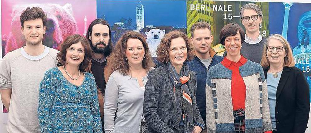Verrückt nach Filmen: Melvyn Zeyns, Annette Sichler, Guillaume Bazan, Mona Körte, Gabriele Breuer, Martin Boschmann, Julia Johannsen, Wolfram Irmer und Birgit Heller (v.l.) - die Tagesspiegel-Leserjury 2018.