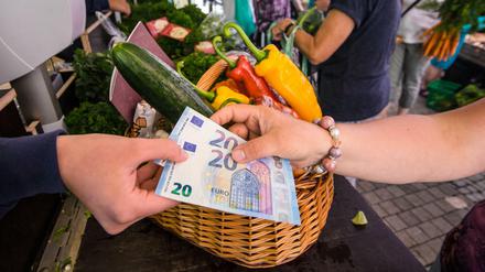 Bezahlen mit Bargeld ist in Deutschland noch immer die Regel.