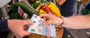 Bezahlen mit Bargeld ist in Deutschland noch immer die Regel.