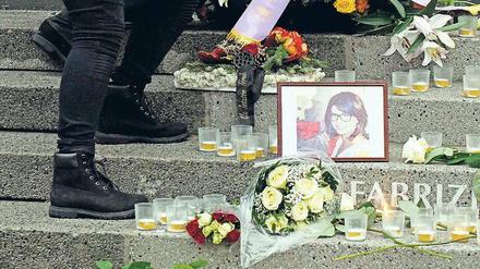Trauer um die Opfer: Am 19. Dezember 2016 rast der Tunesier Anis Amri mit einem Lastwagen in eine Budengasse des Weihnachtsmarktes an der Gedächtniskirche. Zwölf Menschen verlieren ihr Leben, 55 werden verletzt.