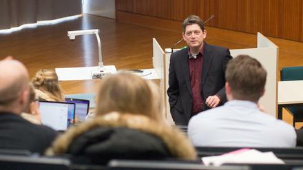Nicht mehr bloß "learning by doing": Markus Helfen, Professor für Personalpolitik, will mehr über gute Lehre lernen. 