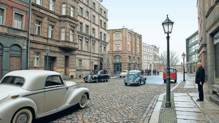 Wandlungsfähig. Die Berliner Straße im Studio Babelsberg beim Dreh von „Das schweigende Klassenzimmer“. 