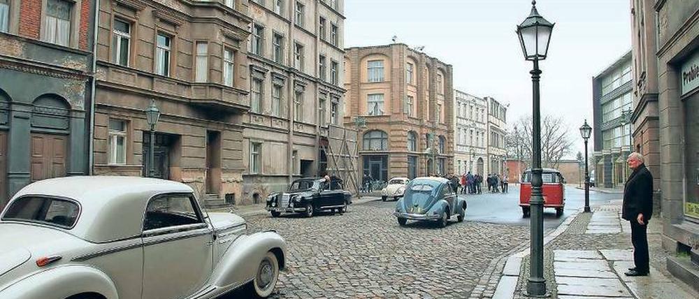 Wandlungsfähig. Die Berliner Straße im Studio Babelsberg beim Dreh von „Das schweigende Klassenzimmer“.