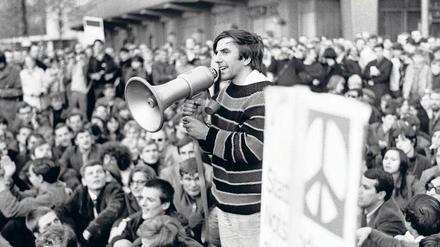 Mit rhetorischer Wucht prägte Rudi Dutschke die Studentenbewegung. Das gegen ihn am 11. April 1968 verübte Attentat hatte eine Radikalisierung des Protests zur Folge – und es war der Anfang vom Ende der Studentenbewegung, denn viele wandten sich in den folgenden Monaten ab.