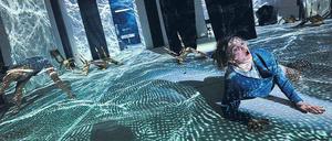 Seele aus dem Leib gespielt. Sina Martens als Emma und Sarah in Stefano Di Buduos raumfüllender Videoprojektion.