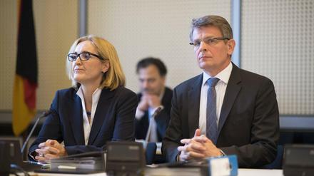 Viele Fragen. Koppers und Kandt sagen wohl deshalb nicht aus, weil die Staatsanwaltschaft Ermittlungen gegen sie führt.