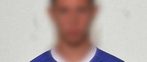 Mit diesem Foto (Verpixelung durch die Fotoredaktion) fahndet die Polizei nach einem 18-Jährigen, der sich inzwischen gestellt hat.