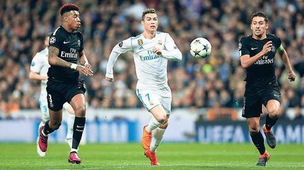 Vorneweg. Cristiano Ronaldo (M.) ebnet den Weg für Reals 3:1-Sieg.