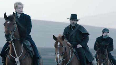 Freddie Fox, Hugo Weaving und Barry Keoghan in "Black 47".