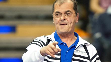 Da geht's lang. Stelian Moculescu weiß auch in Berlin, wie er ein Team anpacken muss.