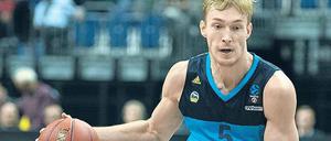 Alba (hier Niels Giffey) spielt im Halbfinale gegen Bayreuth. 