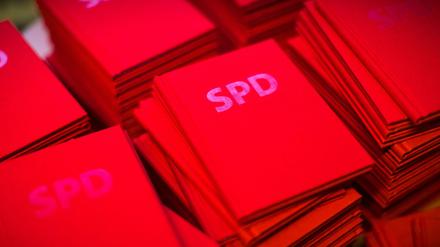 Neue Parteibücher der SPD liegen in der Geschäftsstelle des Landesverband Berlin der SPD bereit.