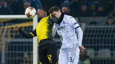 Michy Batshuayi (l.) schoss Dortmund doch noch zum Sieg.
