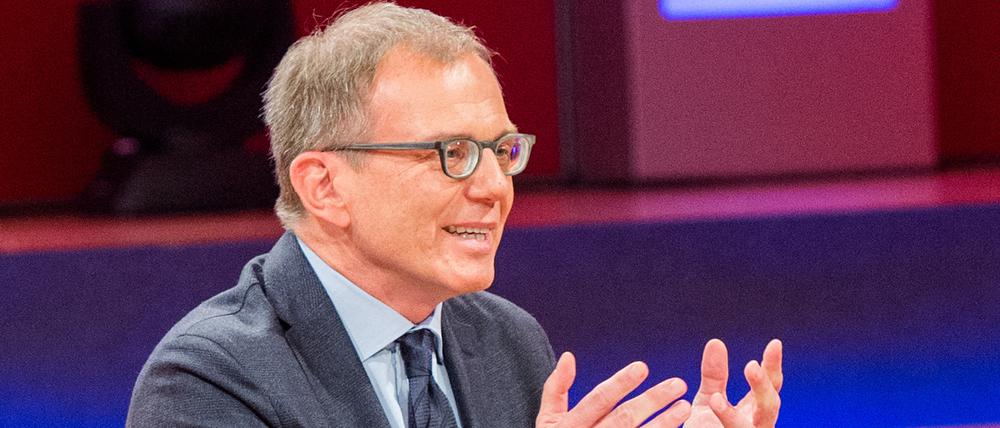 TV-Moderator Armin Wolf ist für seine hartnäckigen Fragen in Interviews mit Politikern bekannt.