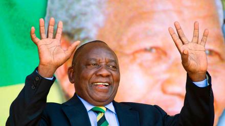 Südafrikas neuer Präsident Cyril Ramaphosa freut sich während einer ANC-Veranstaltung.