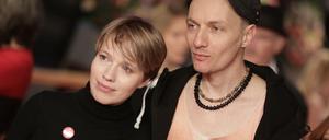 Die "Nobody's Doll"-Aktivistin Anna Brüggemann und ihr Bruder Dietrich bei der Eröffnungsgala der Berlinale.