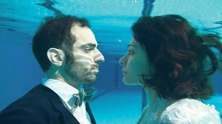 Hadi Khanjanpour und Pegah Ferydoni in Susan Gordanshekans "Die defekte Katze".