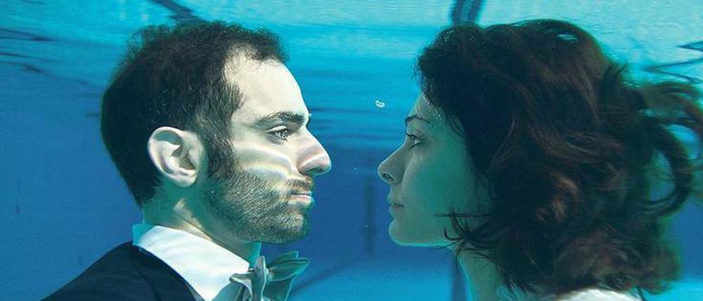 Hadi Khanjanpour und Pegah Ferydoni in Susan Gordanshekans "Die defekte Katze".