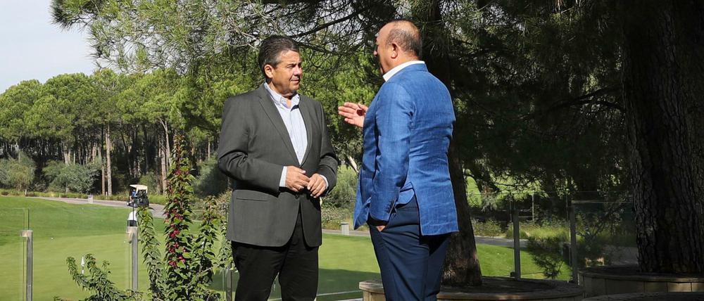 Was ich will, was du willst? Außenminister Gabriel und sein türkischer Amtskollege Cavusoglu bei einem informellen Treffen im November 2017.